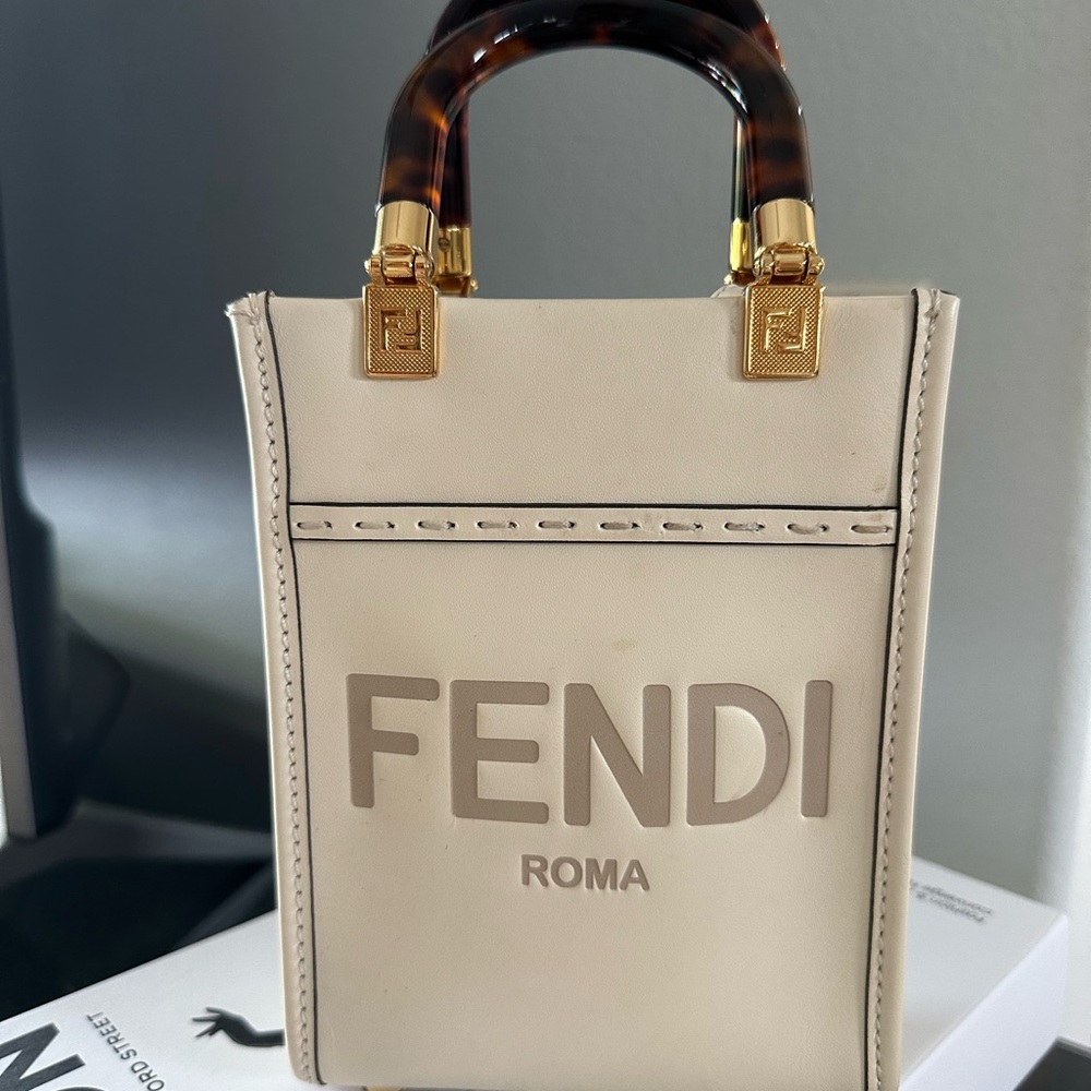 Fendi Sunshine Shopper Handbag Beige